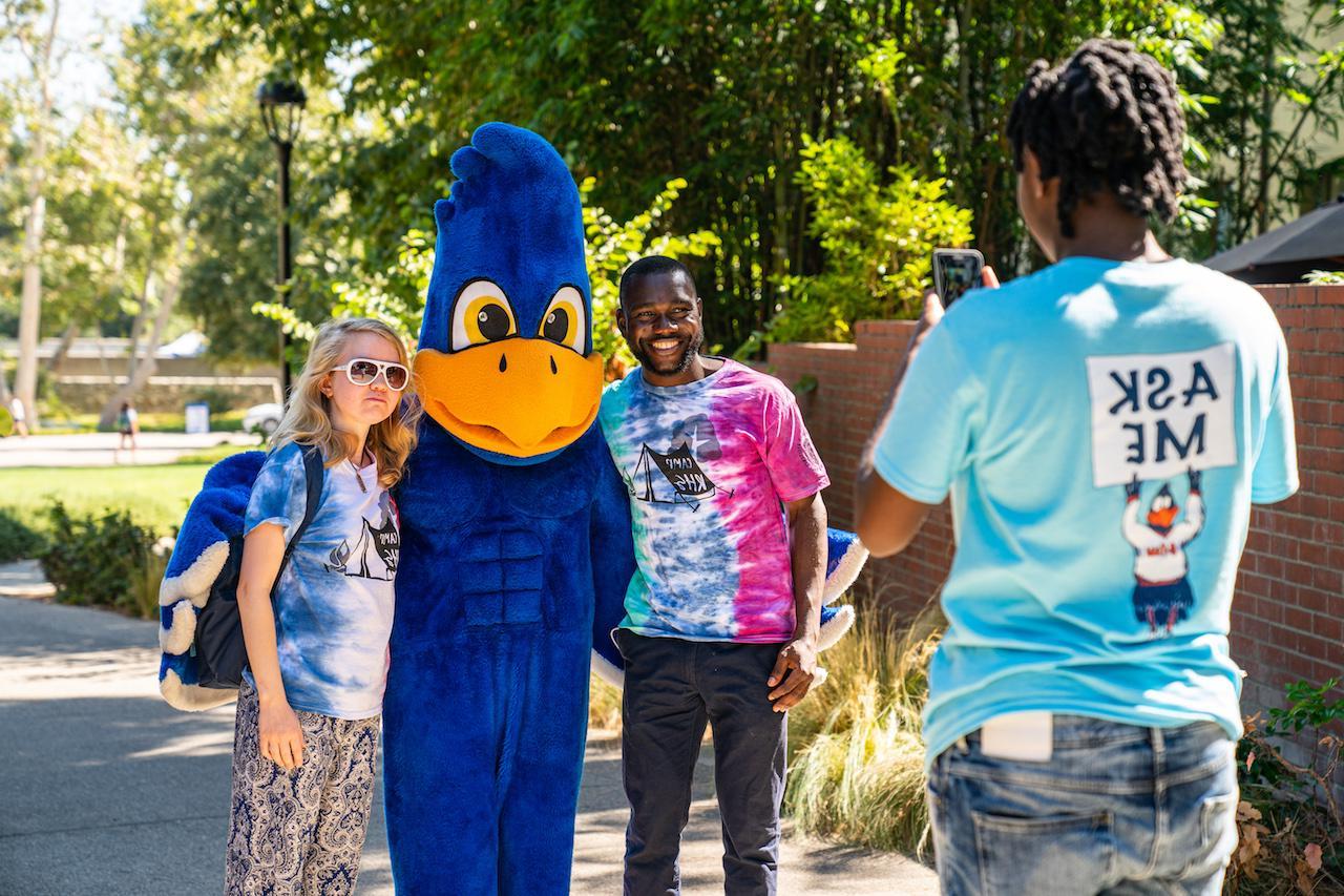 Cecil Sagehen with student staff on Move In Day 2019